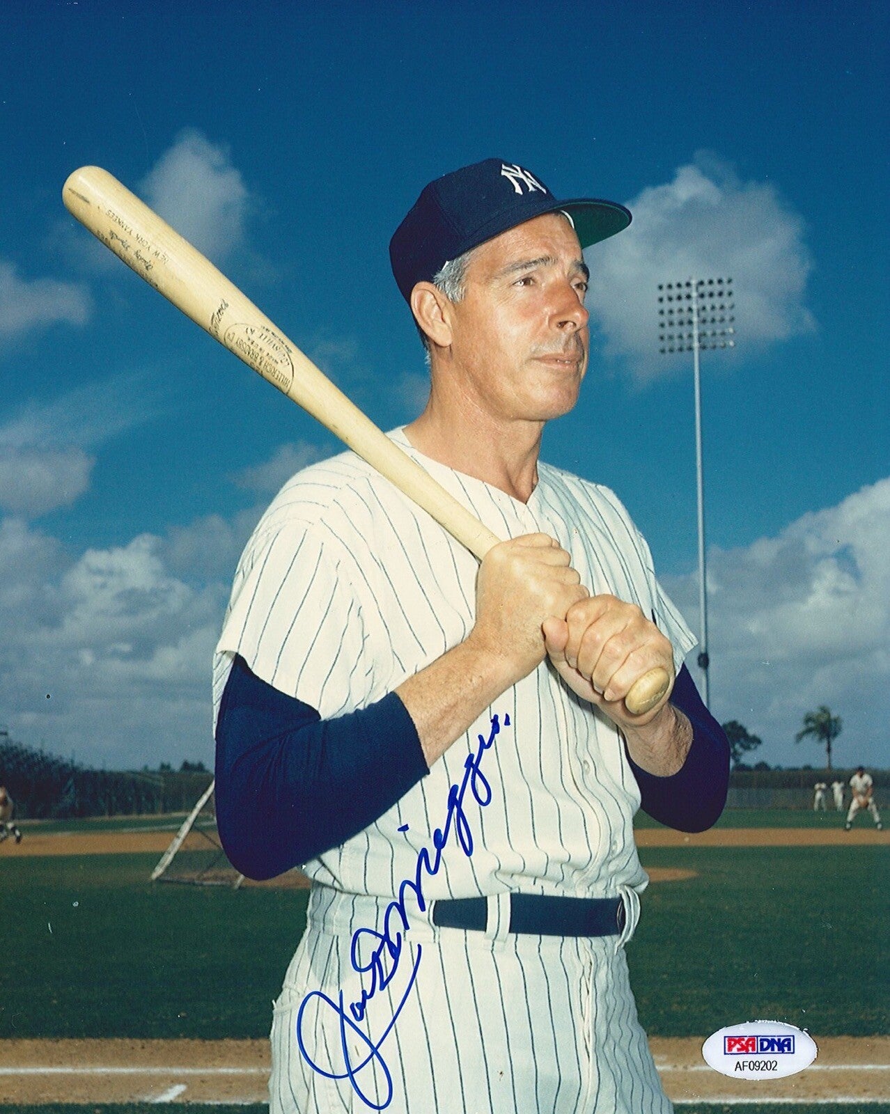 JOE DIMAGGIO SIGNED 8X10 PHOTOGRAPH PSA DNA AF09202 YANKEES HOF0