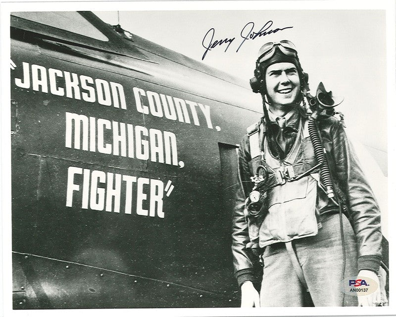 GERALD JOHNSON SIGNED 8X10 PHOTO PSA DNA (D) WWII ACE 16.5V 56TH FG0